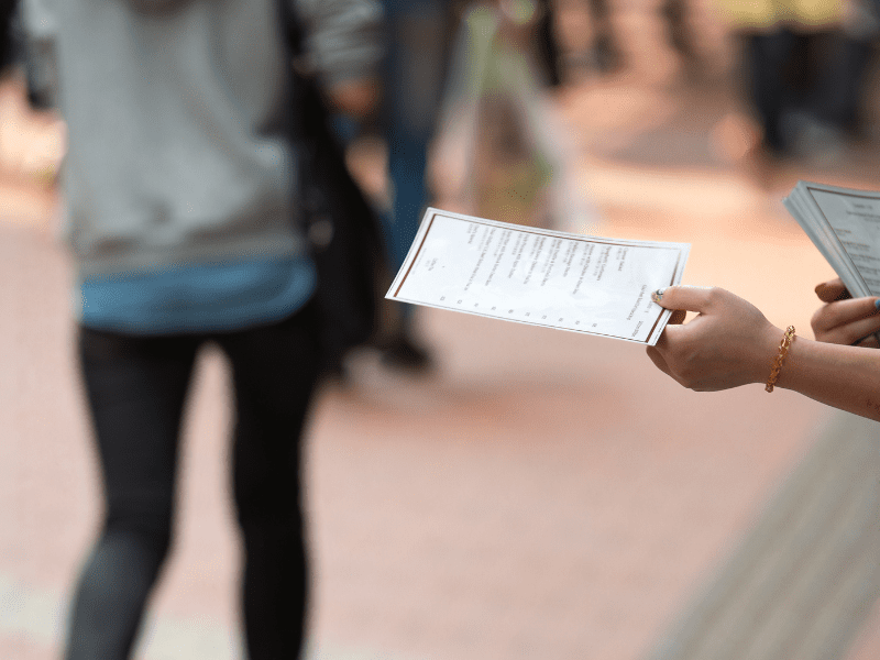 Distribuzione volantini a Persona